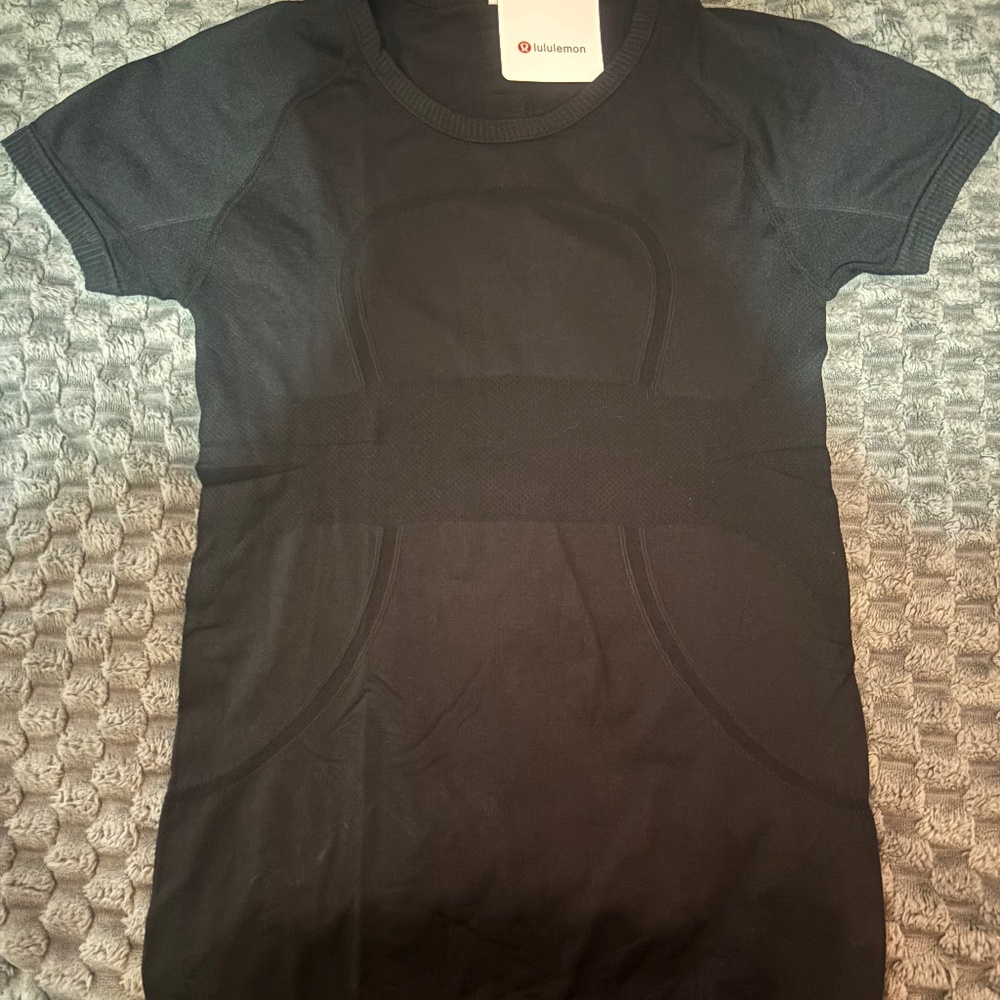 lululemon swiftly tech short sleeve (size 4) new!